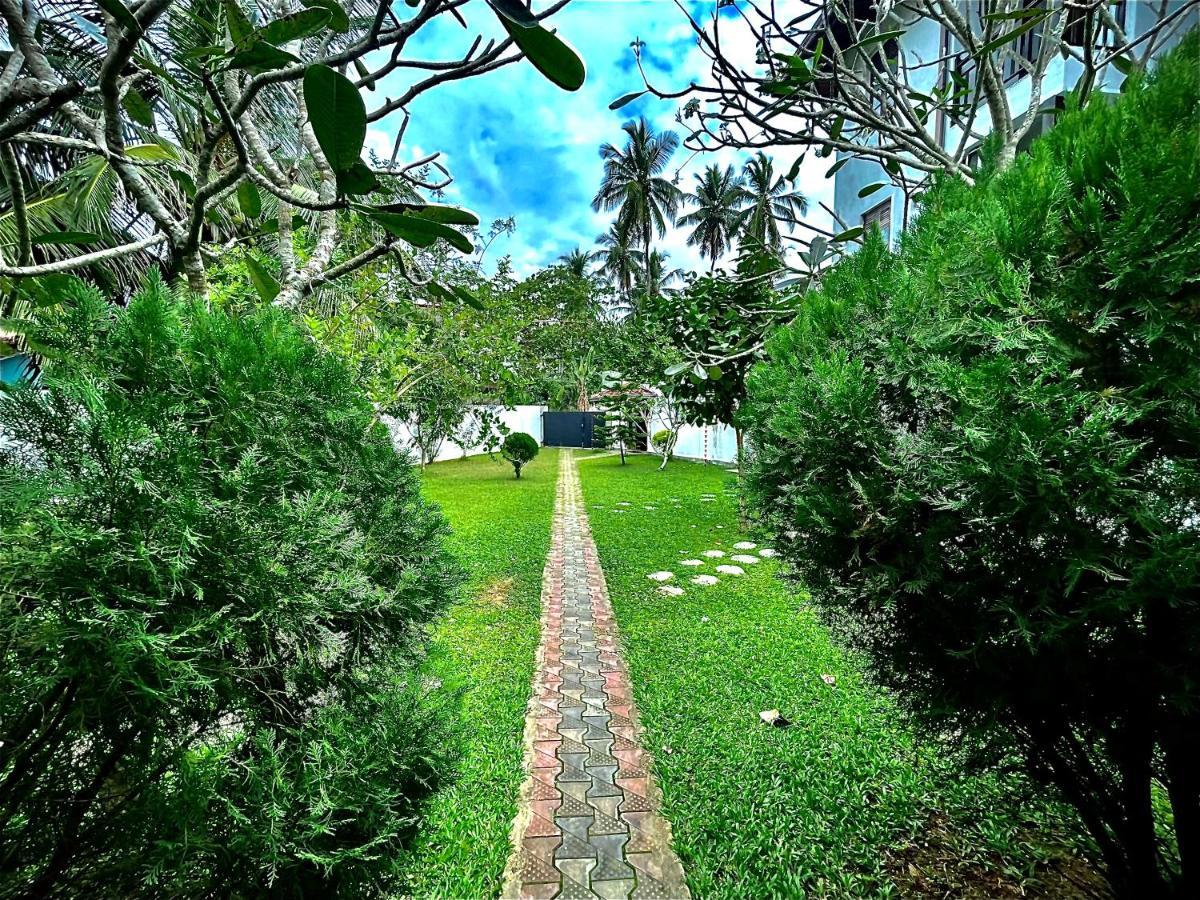 Lagoon Boutique Hotel Kanattegoda Buitenkant foto