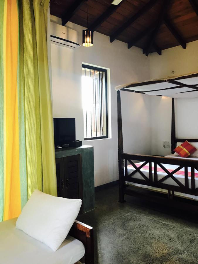 Lagoon Boutique Hotel Kanattegoda Buitenkant foto