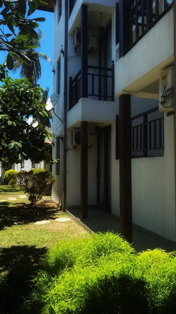 Lagoon Boutique Hotel Kanattegoda Buitenkant foto