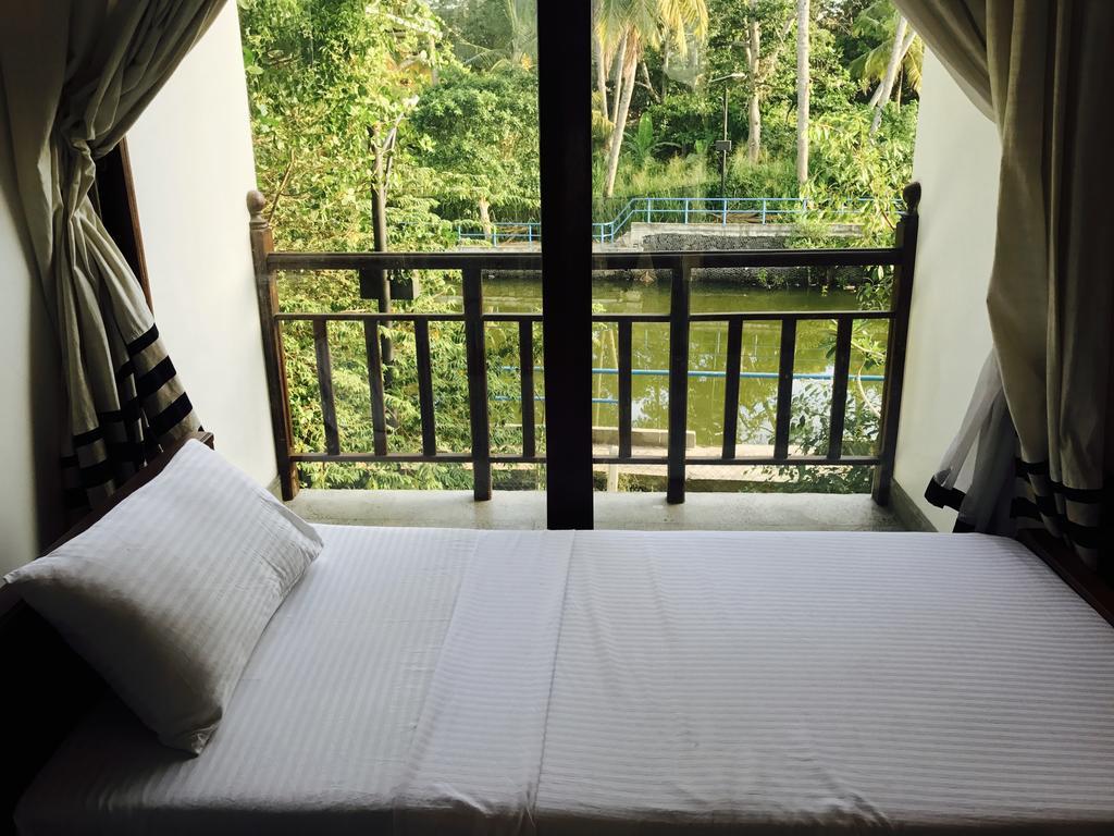 Lagoon Boutique Hotel Kanattegoda Buitenkant foto