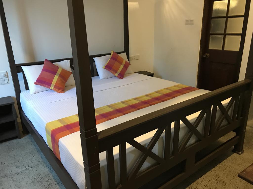 Lagoon Boutique Hotel Kanattegoda Buitenkant foto