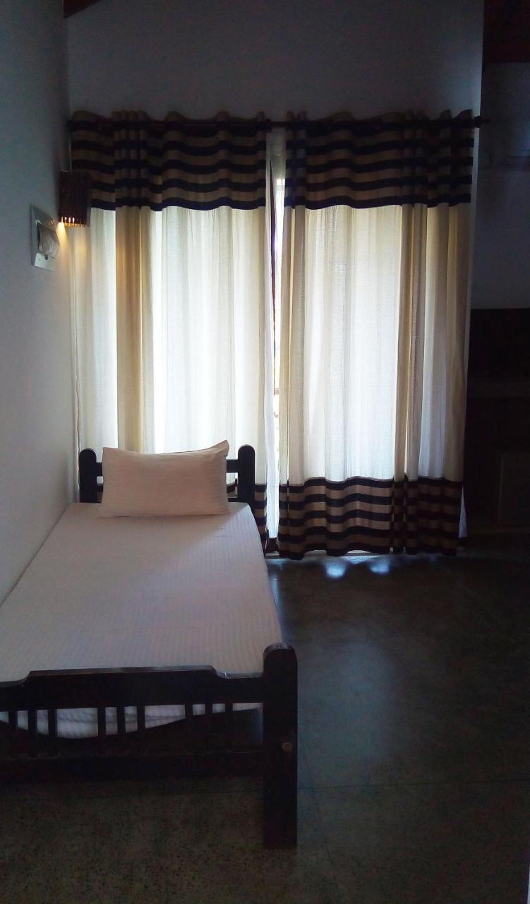 Lagoon Boutique Hotel Kanattegoda Buitenkant foto