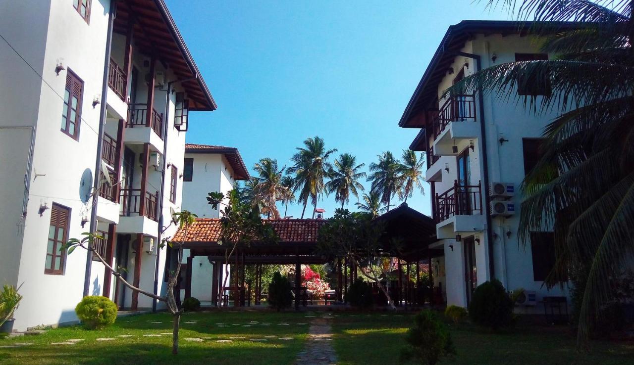 Lagoon Boutique Hotel Kanattegoda Buitenkant foto