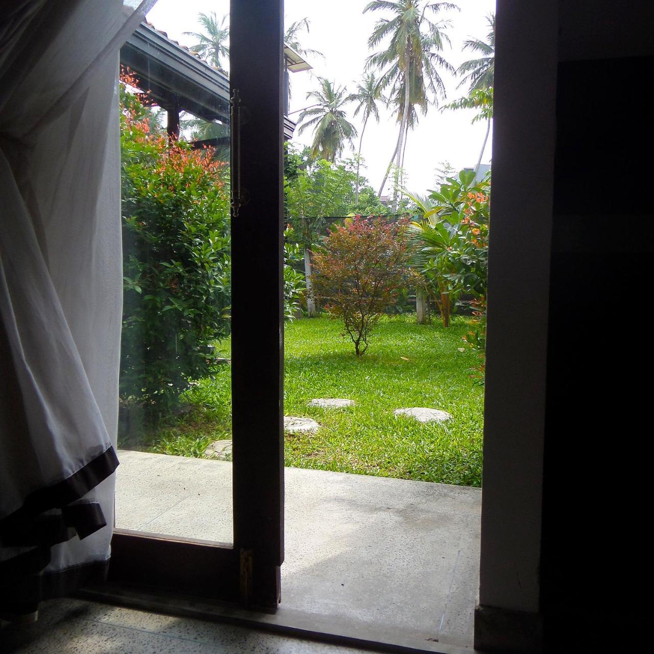 Lagoon Boutique Hotel Kanattegoda Buitenkant foto