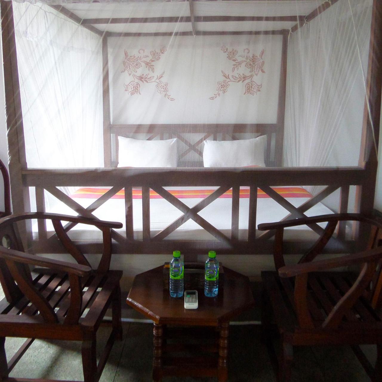 Lagoon Boutique Hotel Kanattegoda Buitenkant foto