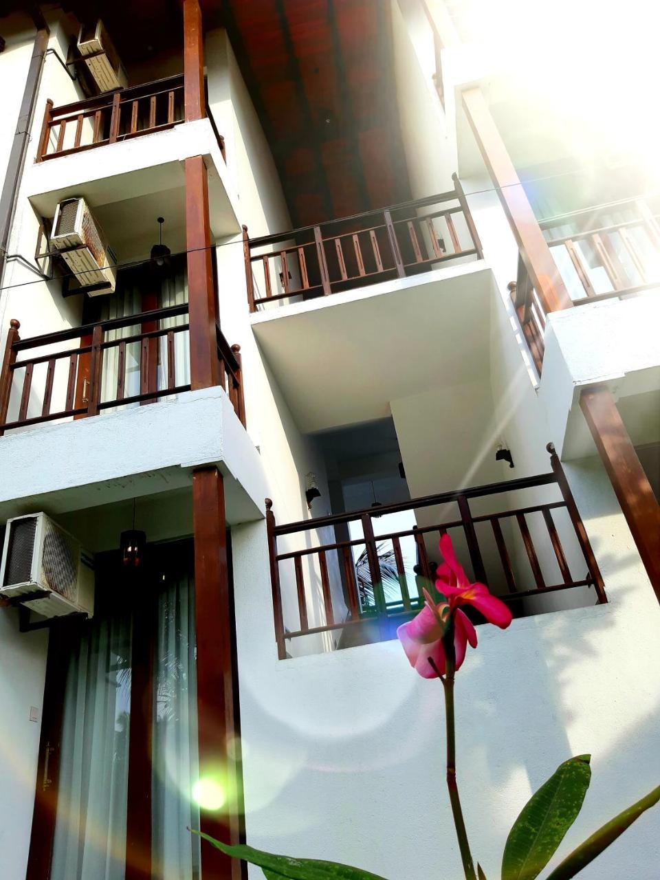 Lagoon Boutique Hotel Kanattegoda Buitenkant foto